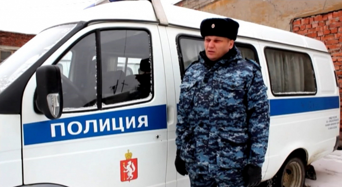 В Свердловской области полицейский, рискуя жизнью, извлек из горящей машины пострадавшего в ДТП автолюбителя В Свердловской области полицейский, рискуя жизнью, извлек из горящей машины пострадавшего в ДТП автолюбителя