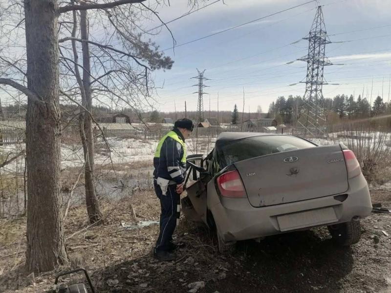 Смертельное ДТП на Урале — водитель «Лады» выехал на встречку и столкнулся с КамАЗом | В Свердловской области водитель «Лады» погиб при столкновении с КамАЗом Смертельное ДТП на Урале — водитель «Лады» выехал на встречку и столкнулся с КамАЗом | В Свердловской области водитель «Лады» погиб при столкновении с КамАЗом