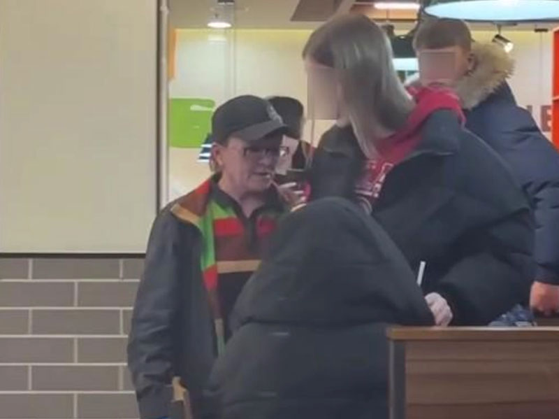 В Каменске-Уральском школьницу избила уборщица кафе «Бургер-Кинг»