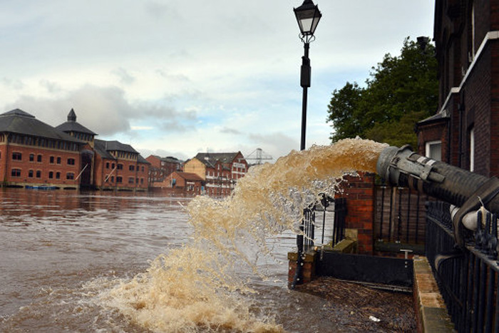 200 районов Англии уходят под воду