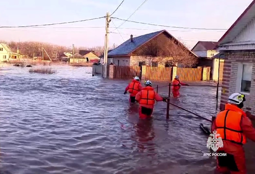 Вода заливает Оренбуржье — затопить может ещё 3580 домов  | В Оренбуржье может затопить ещё 3500 домов 