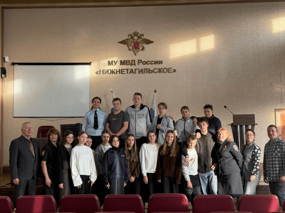 Школьники из Нижнего Тагила заглянули "за кулисы" полиции: экскурсия с элементами профилактики | Школьники в полиции Нижнего Тагила: экскурсия по подразделениям