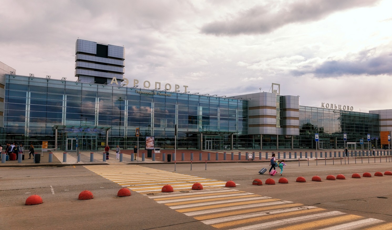 В Екатеринбурге сняли с рейса дебошира, летевшего в Турцию В Екатеринбурге сняли с рейса дебошира, летевшего в Турцию