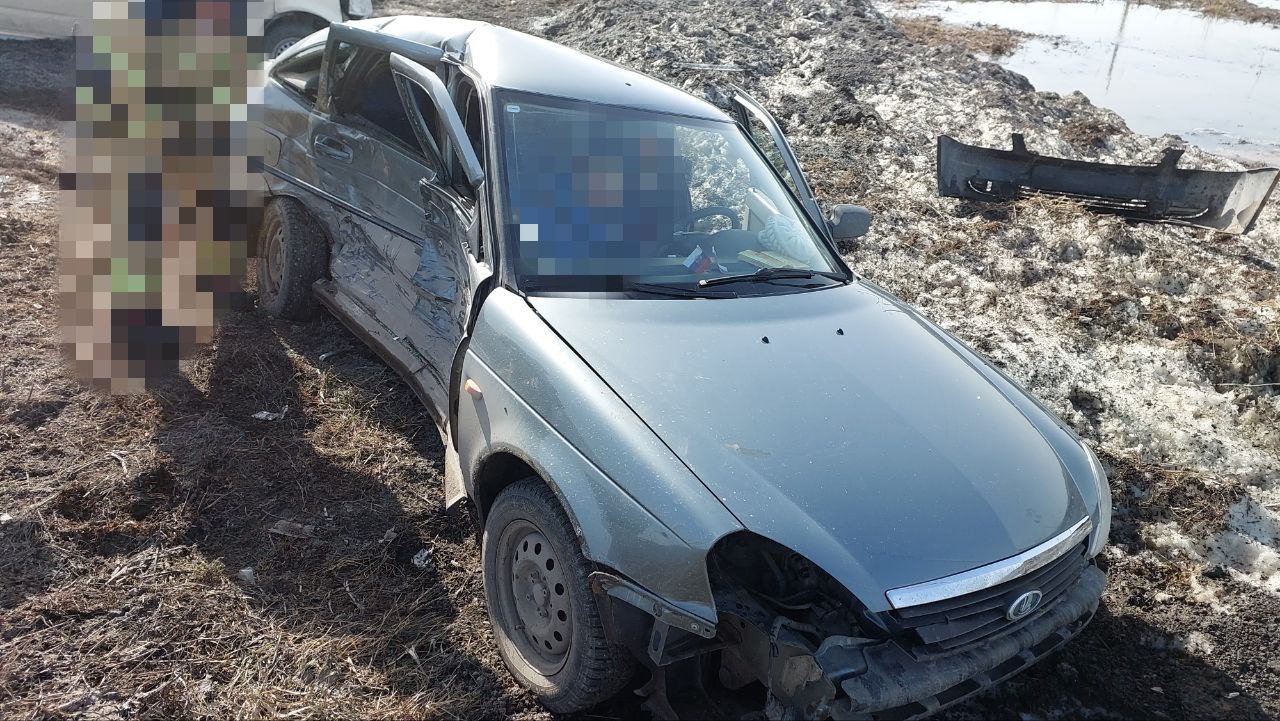 В Тюменской области столкнулись «Лада» и «Фольксваген», погибла женщина  | В Тюменской области погибла пассажирка «Лады Приоры» 