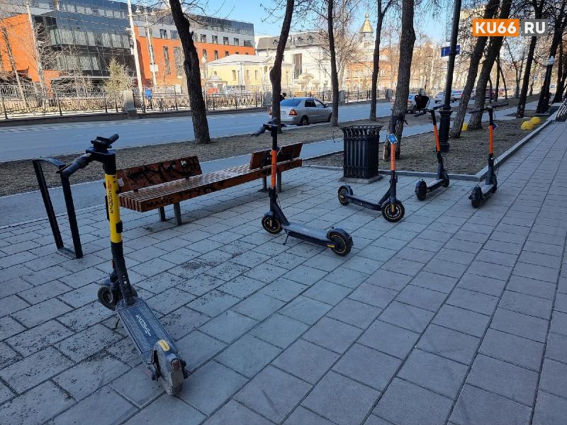 СК Свердловской области предложил запретить электросамокаты из-за роста аварий | В Свердловской области могут запретить электросамокаты