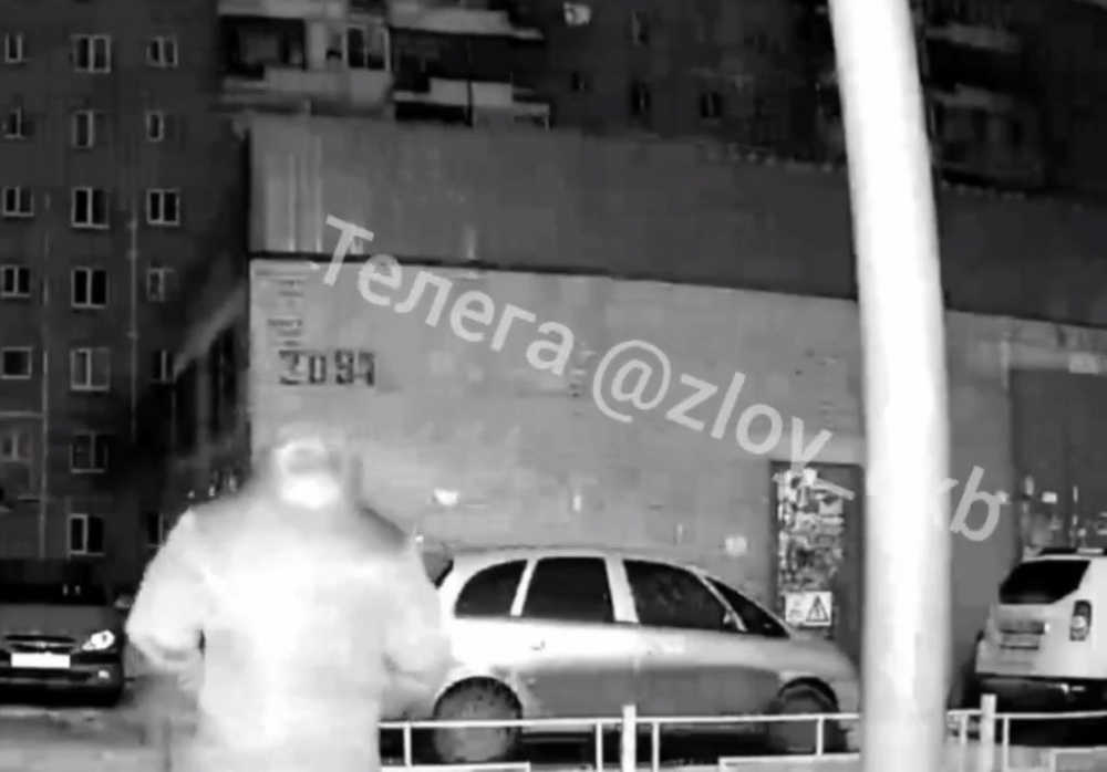 Уральцы опознали мужчину, который предлагал девушке деньги за мастурбацию  | Стало известно, кто напугал девушку в Екатеринбурге возле подъезда 