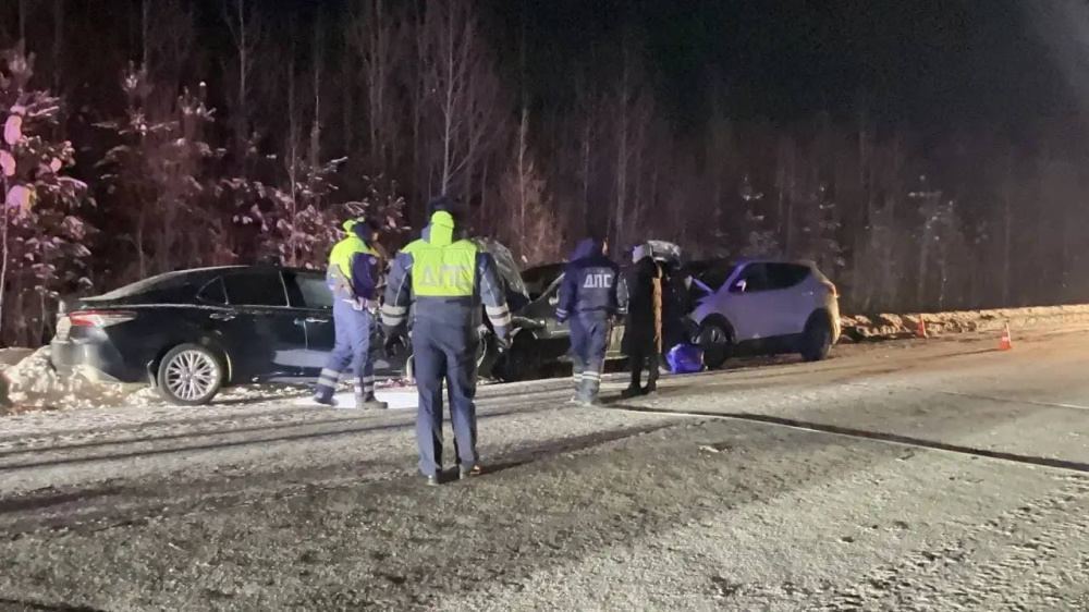 Водитель погиб на трассе, помогая другому: подробности ДТП | Помощь на дороге закончилась смертью: авария на Урале