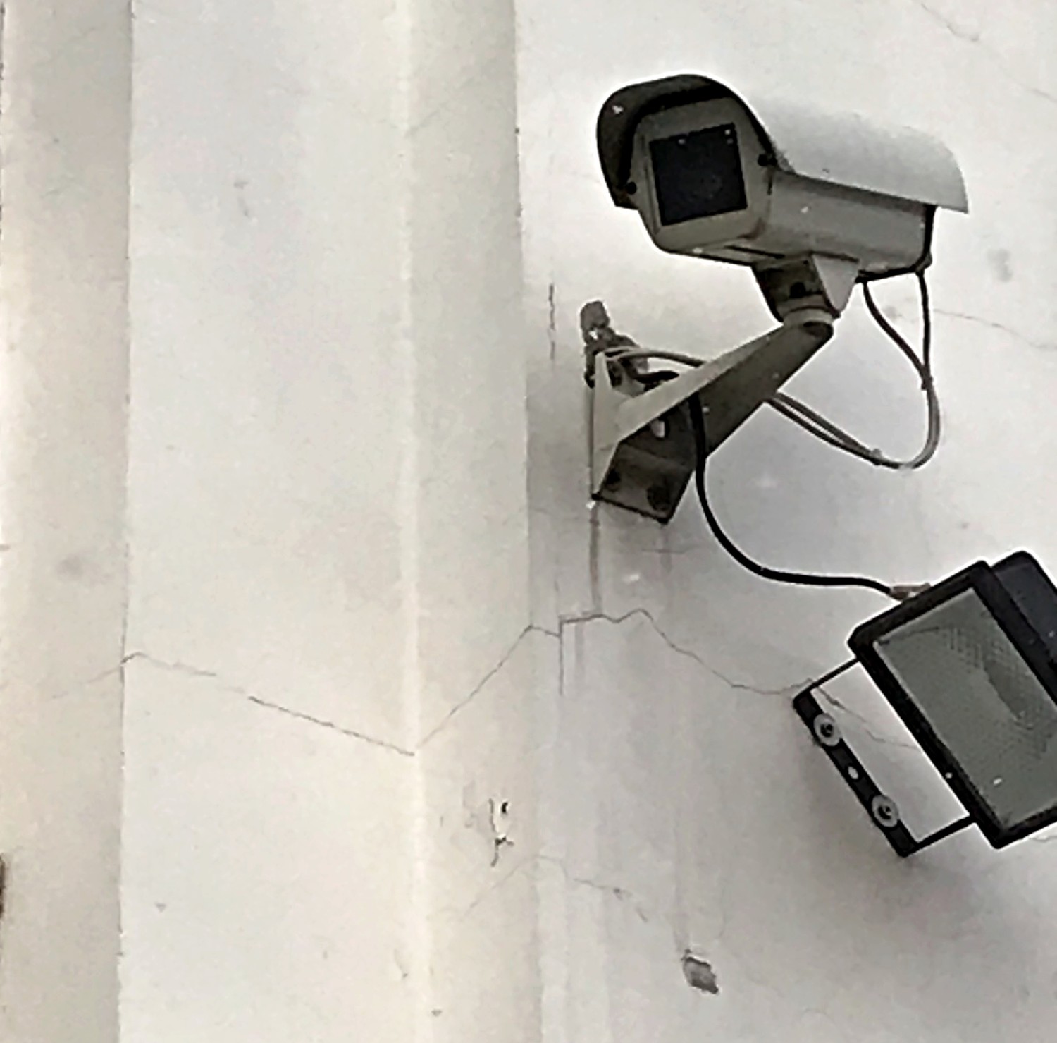 Под контролем судебных приставов в детской спортивной школе Тугулыма установлены камеры видеонаблюдения Под контролем судебных приставов в детской спортивной школе Тугулыма установлены камеры видеонаблюдения