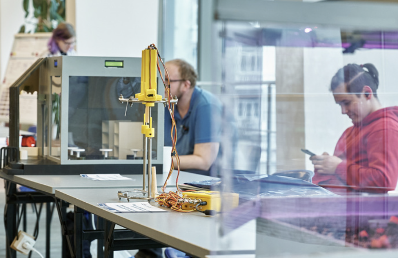 Школьник изобрел умную теплицу для автоматизации выращивания урожая, которая может работать как на Земле, так и в космосе