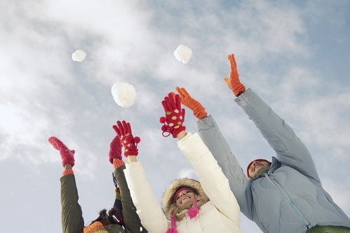 Самое место. В Бурятии взлетно-посадочная полоса аэропорта стала площадкой для детской игры
