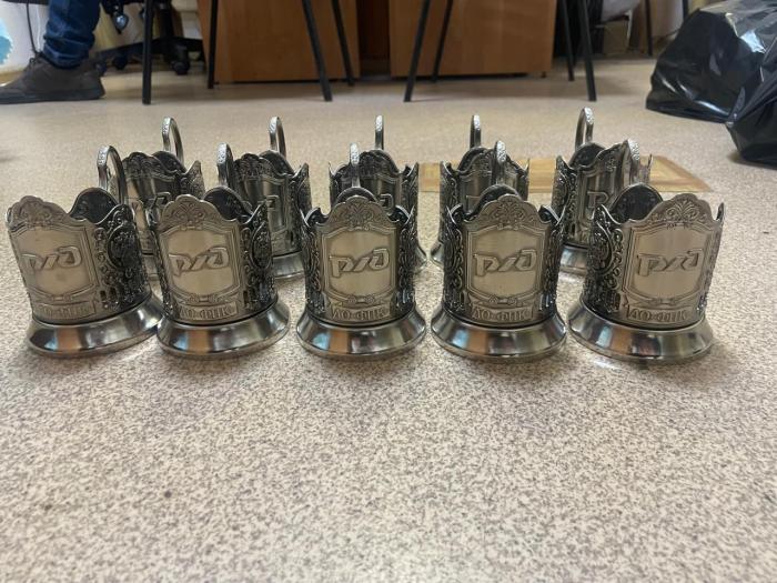 Кладовщица РЖД украла 200 подстаканников — дело в челябинском суде | В Челябинске женщина украла подстаканники с железнодорожного склада