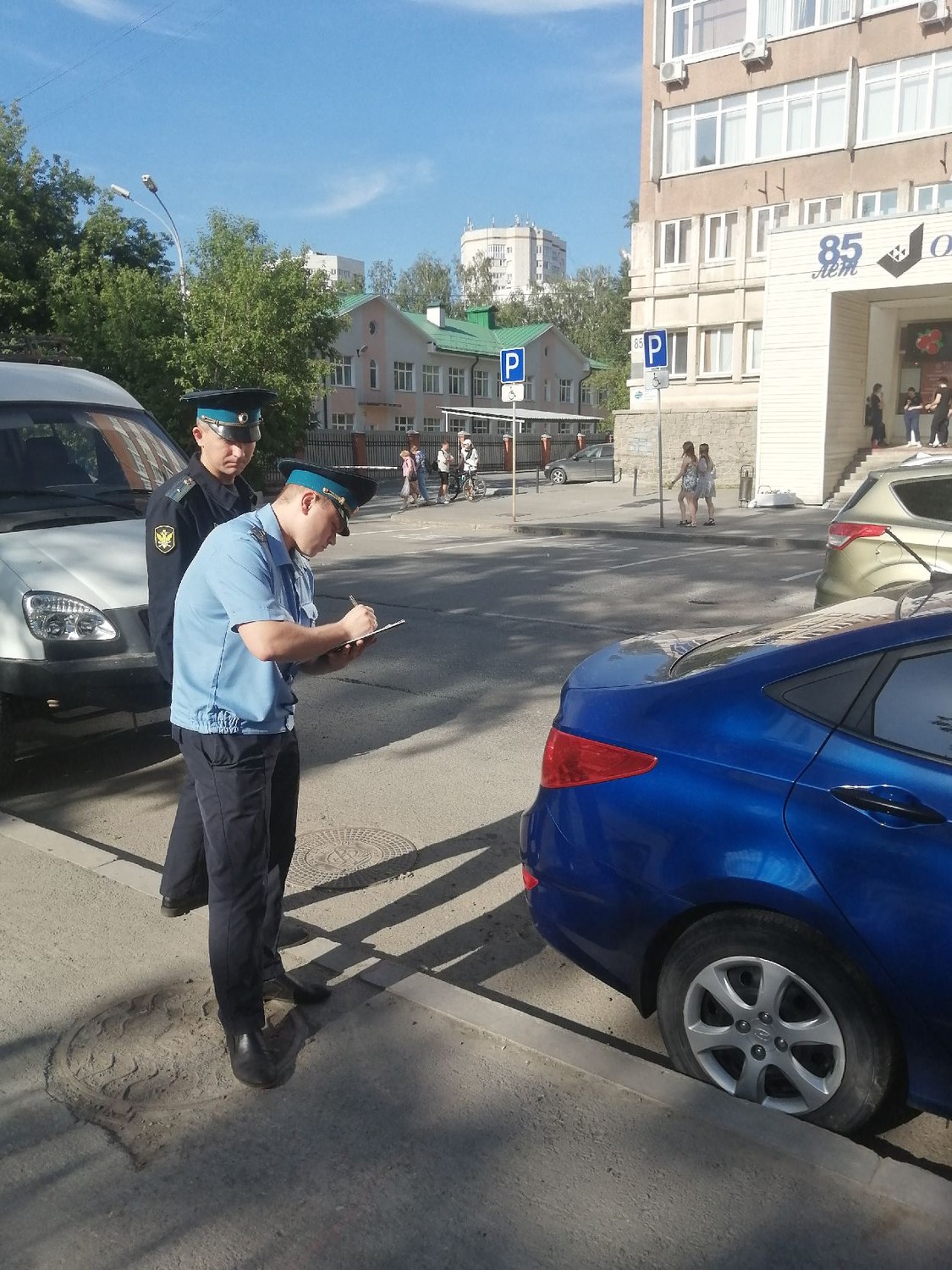 Нарушение обязательств и попытка уклониться от алиментов: Автомобиль должника арестован и отправлен на оценку