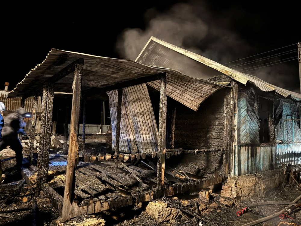 В Челябинской области три ребёнка погибли при пожаре  | Под Челябинском в пожаре погибли трое детей 