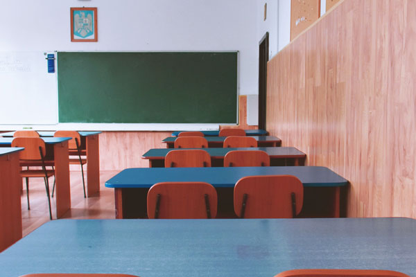 В Екатеринбурге эвакуировали более 90 школ из-за сообщений о минировании В Екатеринбурге эвакуировали более 90 школ из-за сообщений о минировании