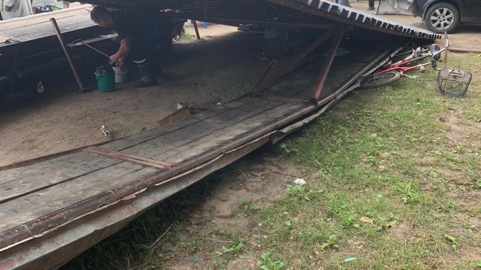 В тюменском поселке обрушился рынок