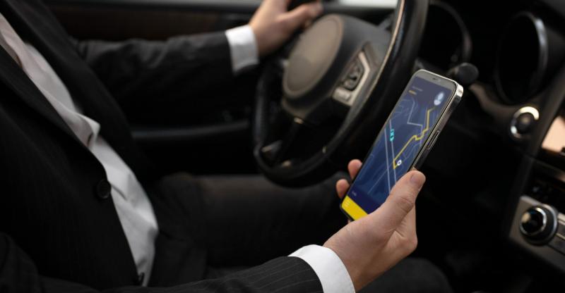 Уральские таксисты бойкотируют поездки в аэропорт — из-за новых правил им невыгодно возвращаться в город | Водители такси в Екатеринбурге отказываются от поездок в аэропорт Кольцово