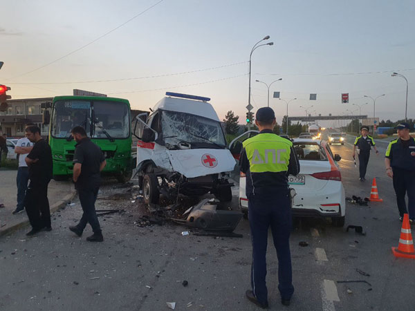 В Екатеринбурге в ДТП пострадали шесть человек