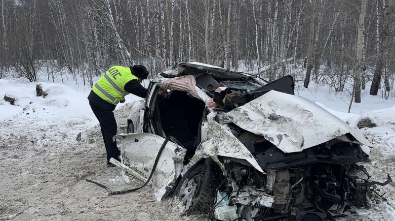 Автоледи с пятидневным стажем вождения вылетела на встречку и спровоцировала ДТП | 18-летняя девушка спровоцировала ДТП на трассе под Камышловом