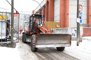 Коммунальщики Екатеринбурга воюют со снегом Коммунальщики Екатеринбурга воюют со снегом