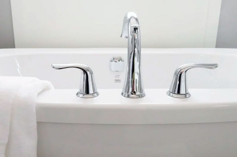 В Екатеринбурге часть домов осталась без холодной воды  | Часть Екатеринбурга осталась без воды из-за аварии 