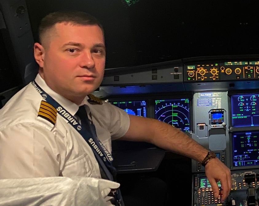 Посадивший самолёт в пшеничное поле пилот «Уральских авиалиний» ищет работу | Пилот Сергей Белов хочет летать и ищет работу Посадивший самолёт в пшеничное поле пилот «Уральских авиалиний» ищет работу | Пилот Сергей Белов хочет летать и ищет работу