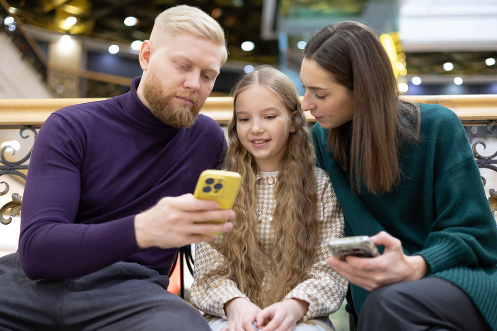 Мужчины выбрали ноутбуки, женщины — умные часы: статистика предпраздничных покупок | Смартфоны, наушники и пауэрбанки стали самыми популярными подарками