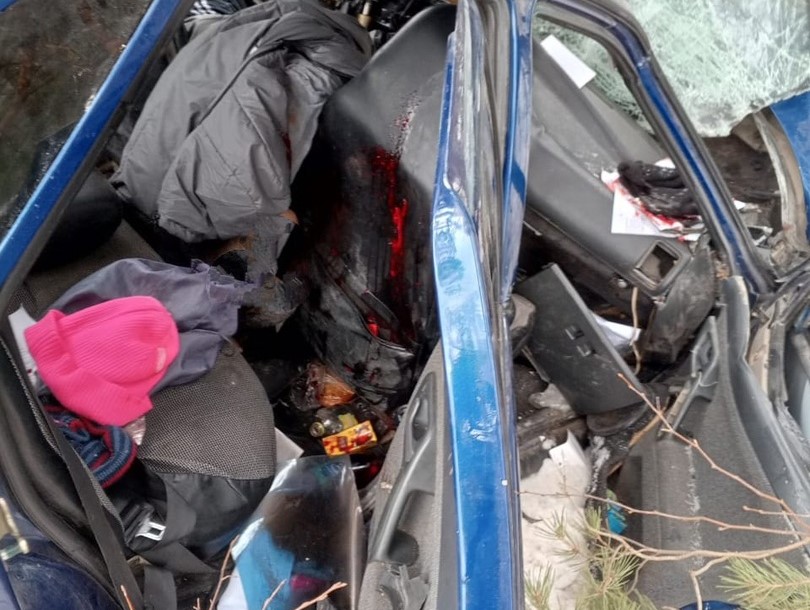 В Челябинской области на трассе погибли девочка, мальчик и их родители 