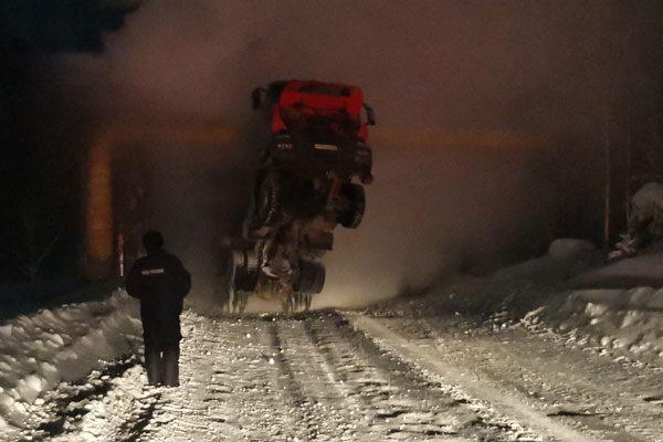 В Свердловской области грузовик повредил трубопровод