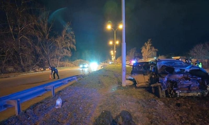 Смертельное ДТП в Екатеринбурге — водитель врезался в ограждение и опору освещения 20 апреля | В ДТП на объездной дороге Екатеринбурга погиб 20-летний водитель без прав