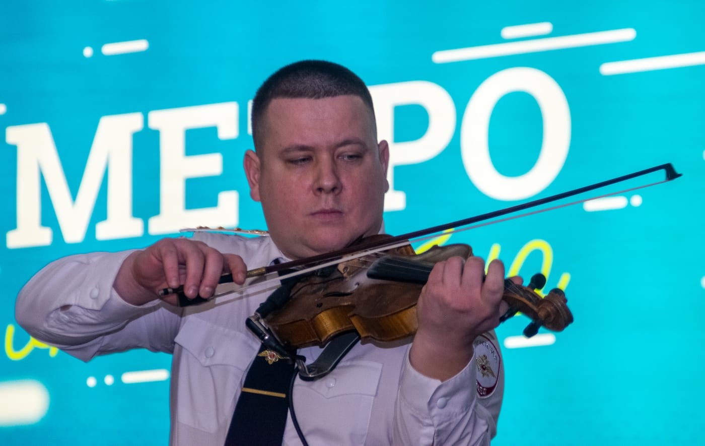 Свердловская полиция готовится к Дню героев Отечества. В метро Екатеринбурга состоялись выставка и концерт Свердловская полиция готовится к Дню героев Отечества. В метро Екатеринбурга состоялись выставка и концерт