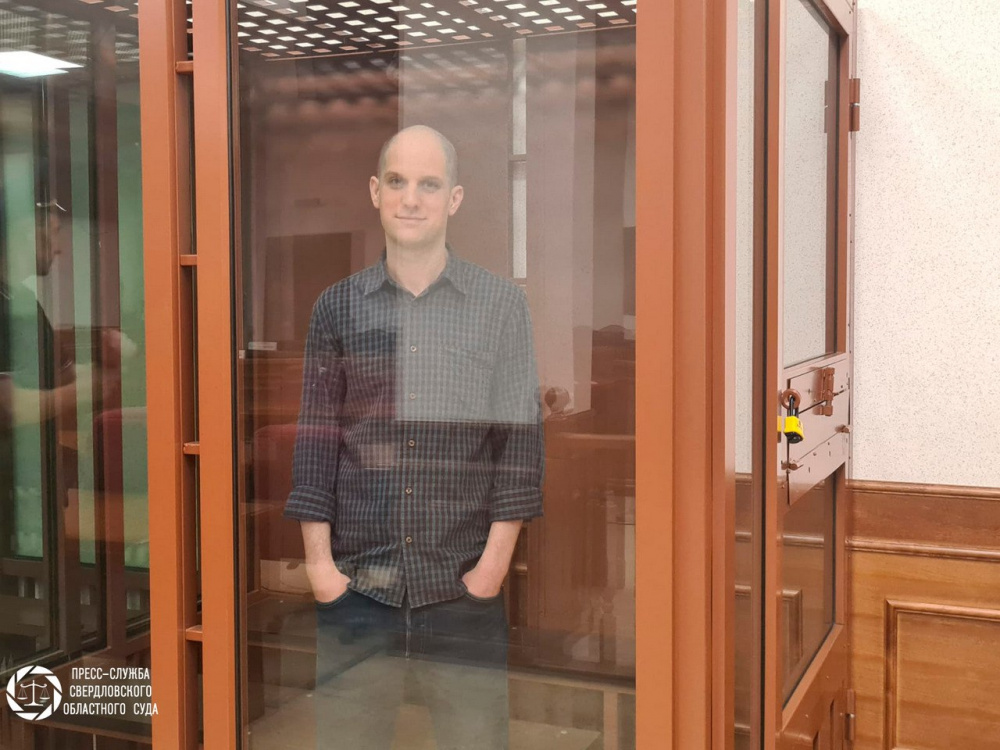 Свердловский облсуд перенёс процесс над обвиняемым в шпионаже журналистом | На Урале отложили суд над американским журналистом по делу о шпионаже Свердловский облсуд перенёс процесс над обвиняемым в шпионаже журналистом | На Урале отложили суд над американским журналистом по делу о шпионаже