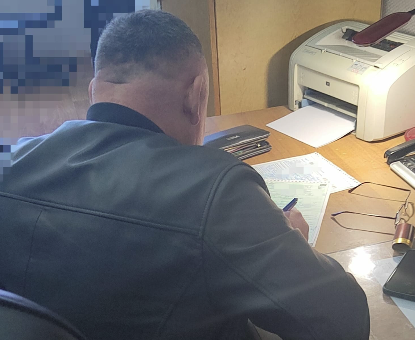 На Урале водителя привлекли к ответственности за высунувшегося ребенка из окна внедорожника