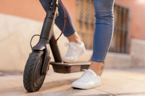 В России введут возрастной ценз для водителей самокатов | Подросткам запретят управлять электросамокатами В России введут возрастной ценз для водителей самокатов | Подросткам запретят управлять электросамокатами