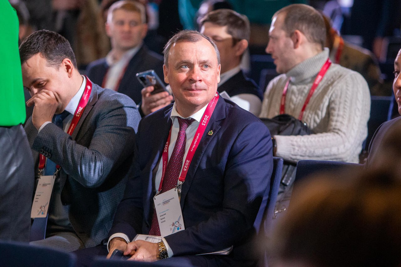 Власти Екатеринбурга предложили повысить зарплату мэра Алексея Орлова до 217 тысяч рублей в месяц