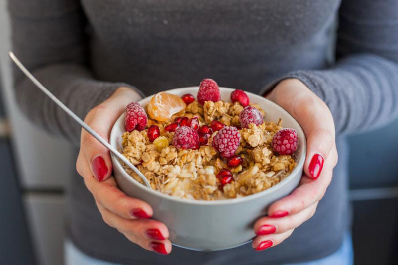 Диетолог назвала идеальный завтрак при запорах | Диетолог Голдсмит рекомендует идеальный завтрак при запорах