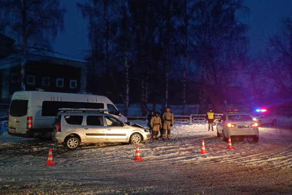 В Свердловской области в ДТП с автобусом пострадали три человека В Свердловской области в ДТП с автобусом пострадали три человека