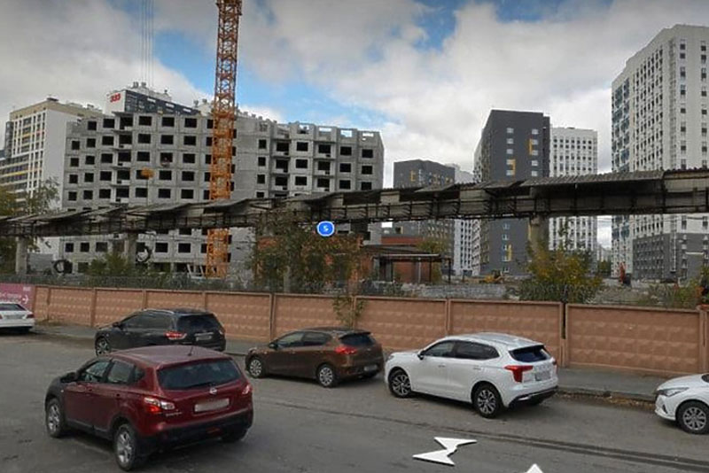 В Екатеринбурге снесли старую эстакаду на ЖБИ — на её месте появится современный двор | В Екатеринбурге демонтировали эстакаду на улице Алданской 