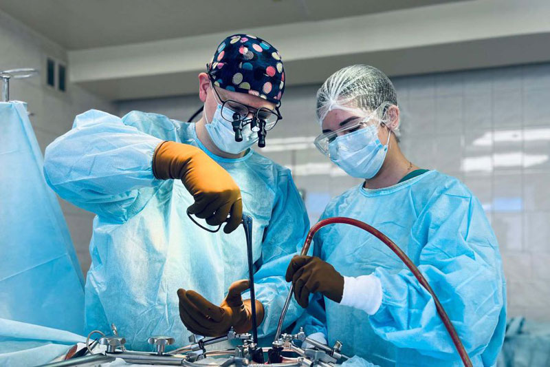 Врачи Свердловского госпиталя для ветеранов спасли пациента с помощью отечественного импланта и 3D-технологий | Уральские нейрохирурги спасли мужчину с поражением позвоночного столба Врачи Свердловского госпиталя для ветеранов спасли пациента с помощью отечественного импланта и 3D-технологий | Уральские нейрохирурги спасли мужчину с поражением позвоночного столба