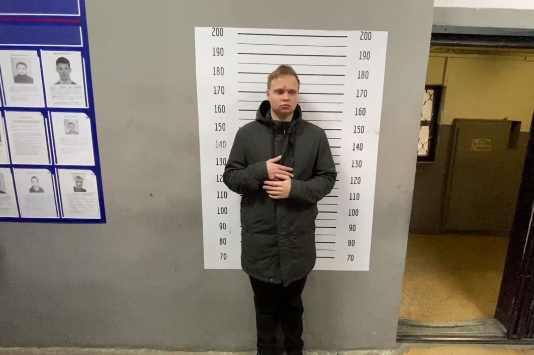 Задержанного вместе с котом за приставания к девушкам уроженца Челябинской области арестовали  | Суд отправил под арест мужчину, пристававшего на Урале к девушкам 