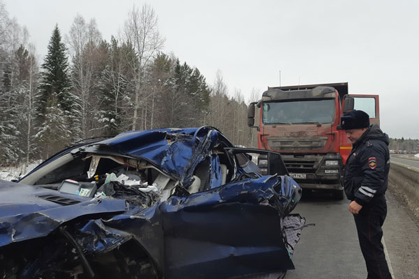 На трассе «Пермь- Екатеринбург» в ДТП пострадал водитель и его беременная жена На трассе «Пермь- Екатеринбург» в ДТП пострадал водитель и его беременная жена