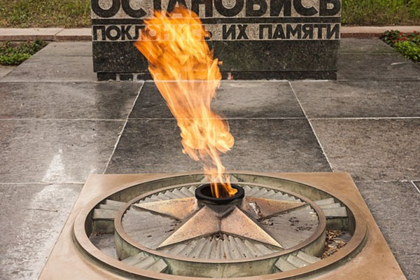 Жарили зефир на Вечном огне: в Каменске-Уральском нашли двух малолетних вандалок | В Каменске-Уральском две малолетние вандалки жарили зефир на Вечном огне Жарили зефир на Вечном огне: в Каменске-Уральском нашли двух малолетних вандалок | В Каменске-Уральском две малолетние вандалки жарили зефир на Вечном огне