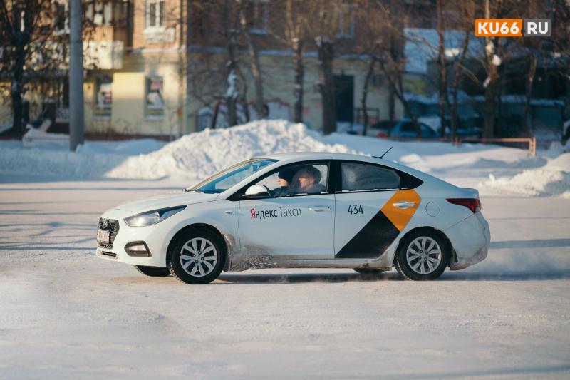 Таксист высадил пассажирку с багажом после жалобы на платное ожидание | Таксист высадил пассажирку на Серовском тракте из-за жалобы в поддержку