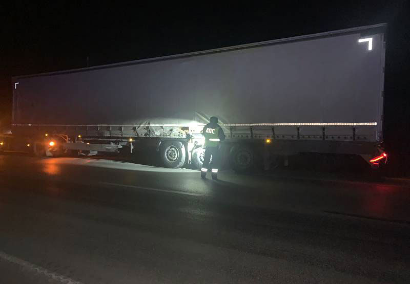 На трассе Екатеринбург — Тюмень произошла тройная авария: пострадали два человека | Два человека пострадали в ДТП с погрузчиком на трассе Екатеринбург — Тюмень