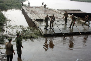 Командующий войсками ЦВО проверил ликвидацию последствий паводка в Челябинской области Командующий войсками ЦВО проверил ликвидацию последствий паводка в Челябинской области