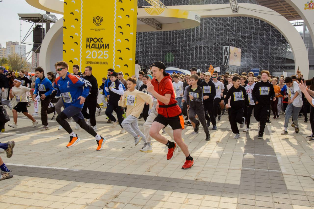 В Екатеринбурге участниками «Кросса нации» стали более 20 тысяч человек  | 72 свердловских муниципалитета стали участниками «Кросса нации» 