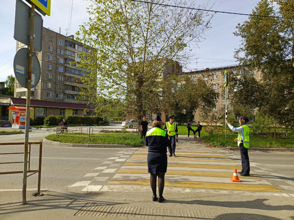 В Нижнем Тагиле юный байкер сбил девочку  | Подросток на мотоцикле сбил 10-летнюю девочку на Урале 