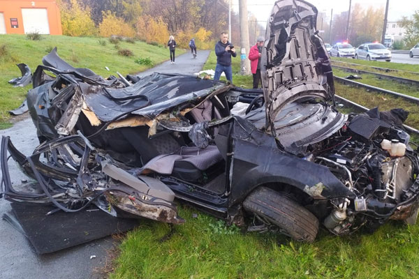 В Екатеринбурге в ДТП разбился 26-летний водитель иномарки. Пассажир в больнице В Екатеринбурге в ДТП разбился 26-летний водитель иномарки. Пассажир в больнице