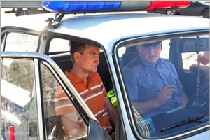 Тавдинцы избили инспектора ГИБДД, пытаясь освободить своего приятеля Тавдинцы избили инспектора ГИБДД, пытаясь освободить своего приятеля