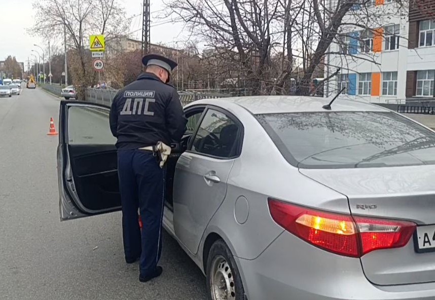 Автомобиль сбил в Екатеринбурге семилетнего нарушителя ПДД  | В Екатеринбурге семилетний мальчик попал под машину 