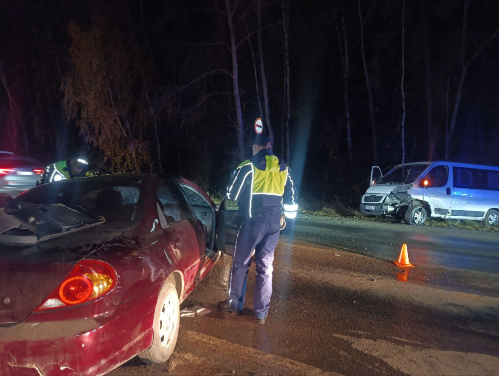 В массовом ДТП в Екатеринбурге погиб виновник аварии  | В Екатеринбурге мужчина погиб в спровоцированном им же ДТП 